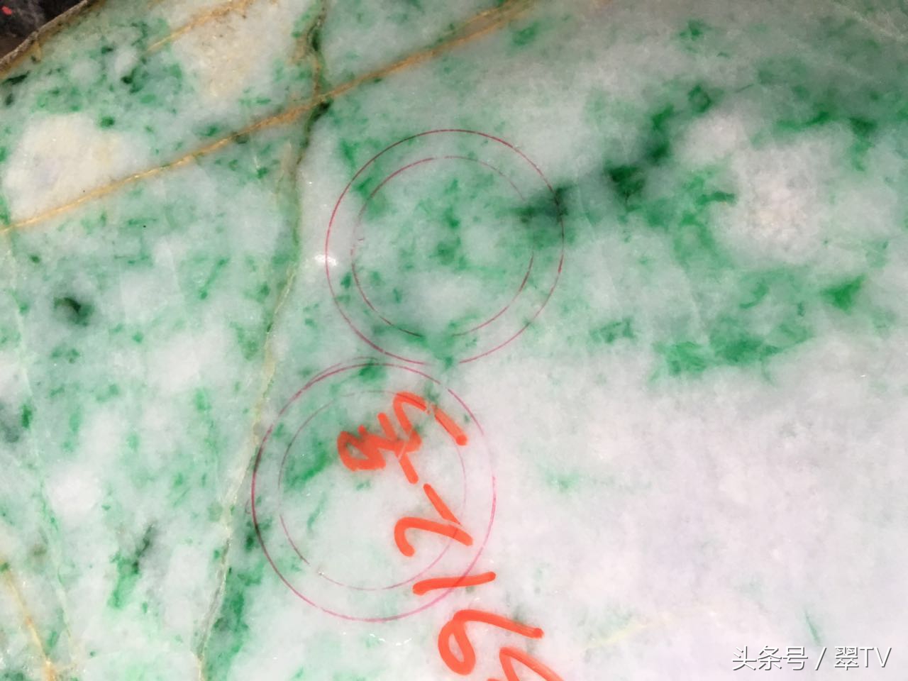 平洲公盘翡翠最新信息,平洲翡翠毛料公盘视频