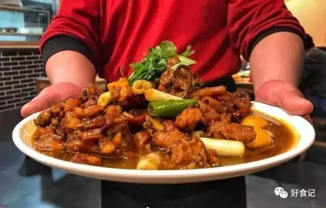 土豆和鸡一家亲，突然插了个杠子馍，这情况可就复杂了……