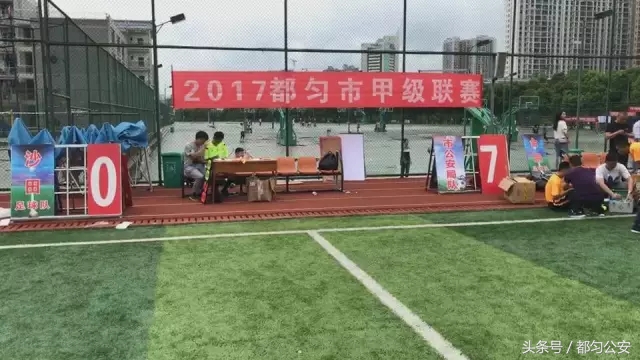 绿茵场上青春飞扬,绿茵场上驰骋飞扬