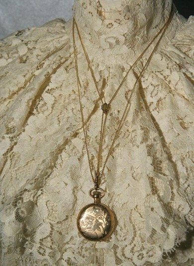 思考好久礼物——怀表，带给那位儒雅的老绅士，好像好久没回家了