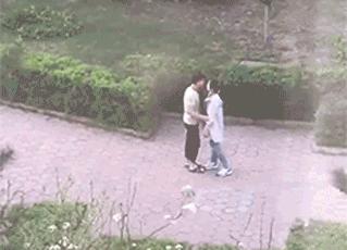 总有一瞬间感觉眼前的事发生过,总感觉要发生什么大事