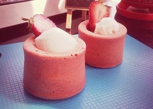 这款爆浆红丝绒蛋糕太好吃了,口感细腻的红丝绒蛋糕