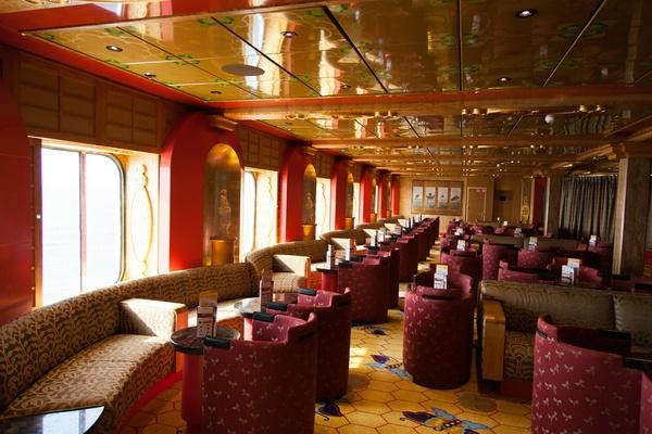 坐着豪华游轮,坐着邮轮看世界