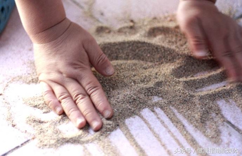 宝宝手上沙土皮炎怎么办,孩子手背沙土皮炎图片