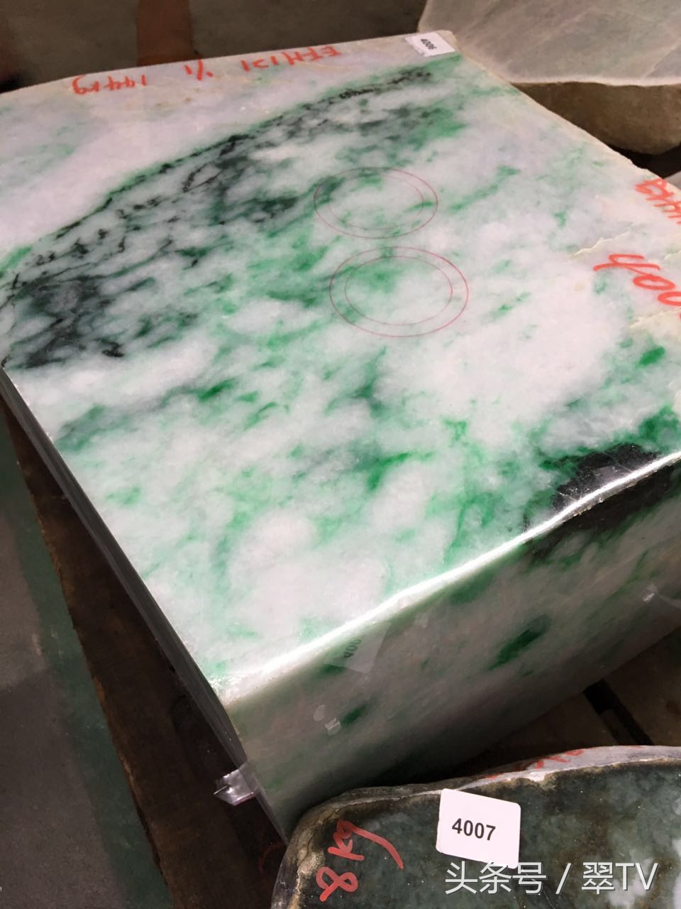 平洲公盘翡翠最新信息,平洲翡翠毛料公盘视频