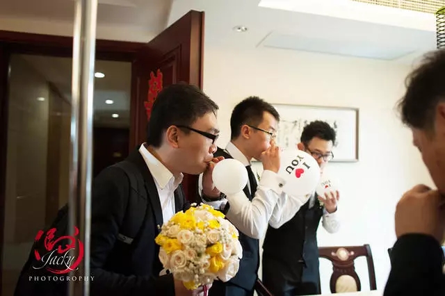 堵门游戏准备几个比较合适,新郎迎娶新娘堵门游戏