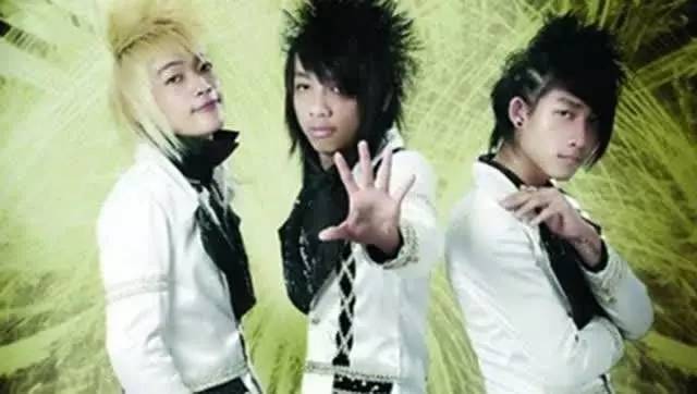 刷榜单、发广告，杀马特除了颓废，还有着自己的商业版图