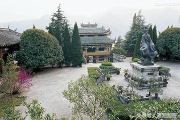 屈原为何要投汨罗江自杀?