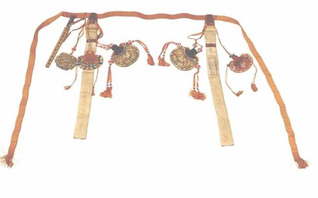 大清有一几万人群体,整天系着黄腰带,杀人不用偿命,官府管不了