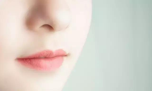 奥黛丽赫本妆教程,如何化妆赫本妆