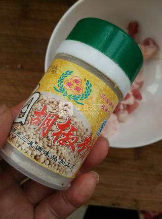 香肠炒秋葵做法步骤,炒秋葵鸡蛋的家常做法