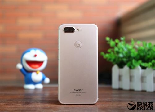 2599元！金立S10体验评测：全球首款四摄像头手机