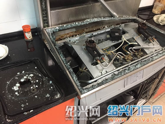 用集成灶炒菜突然爆炸,老人做饭时集成灶突然爆炸