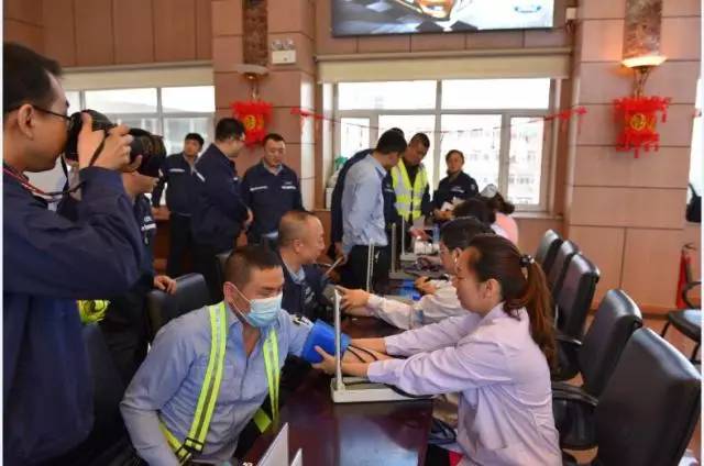 黑龙江省第二医院专家宣讲团职业健康宣教义诊活动走近企业基层职工——长安福特汽车有限公司哈尔滨分公司