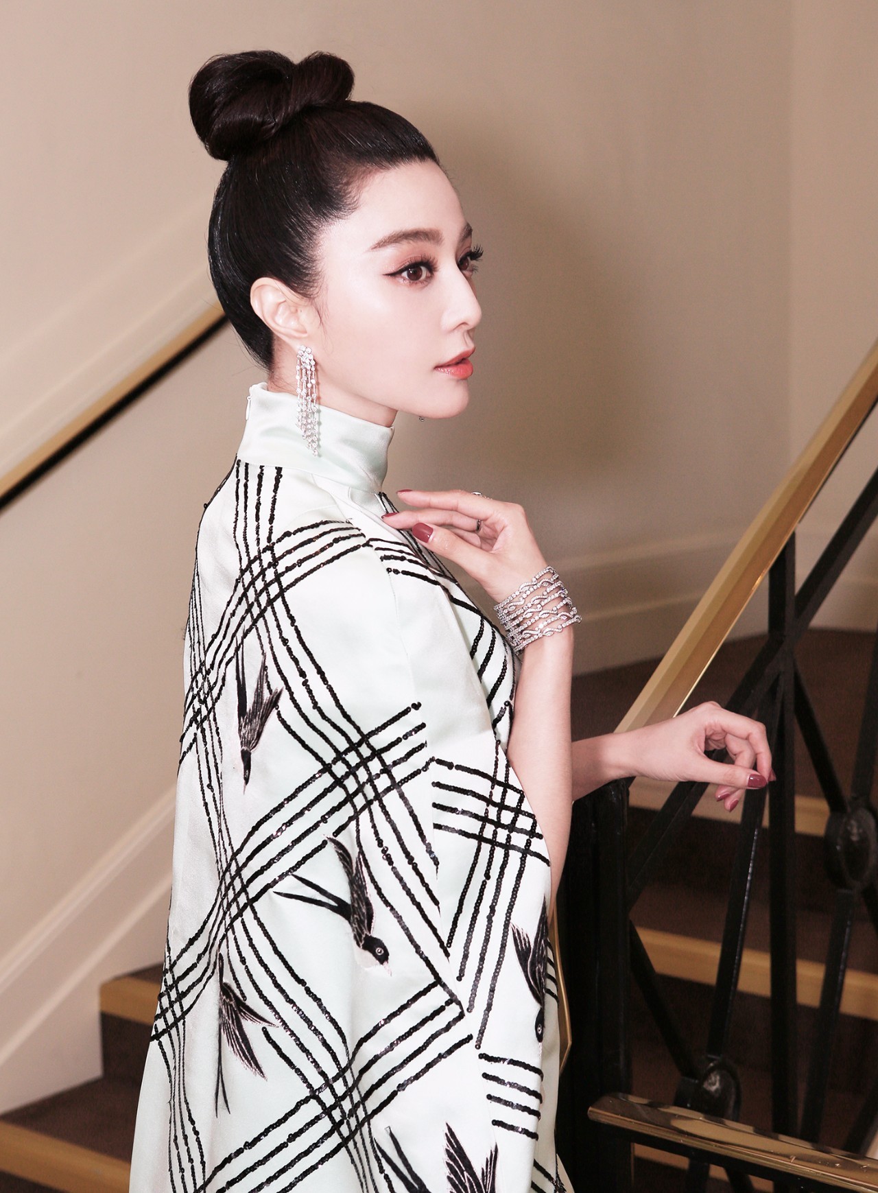 范冰冰全程陪伴,范冰冰踏上戛纳红毯的那一刻