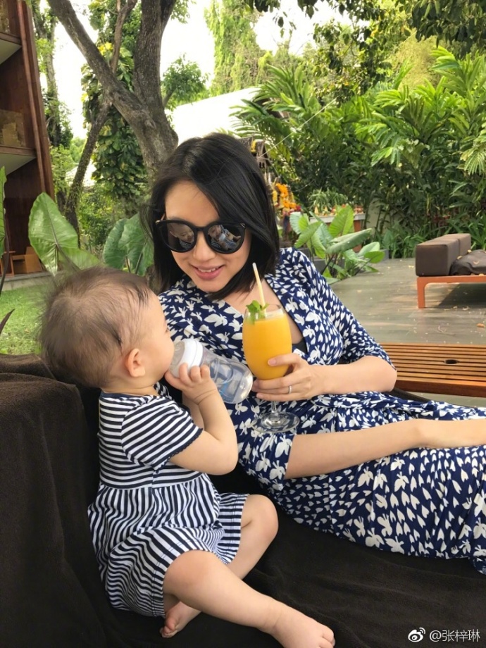 张梓琳微博晒幸福长腿公主受欢迎,张梓琳又美又气质