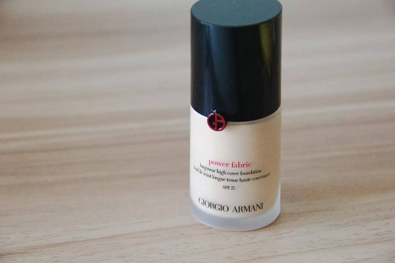 阿玛尼新款长效持久遮瑕粉底液,阿玛尼造型紧颜粉底液测评