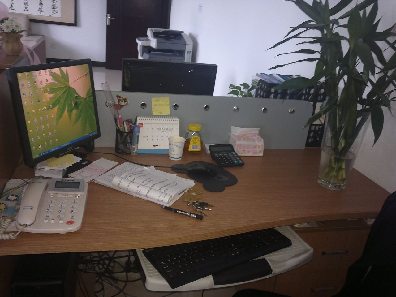 办公桌摆件摆放风水正确图,办公桌的摆放风水禁忌讲究大全