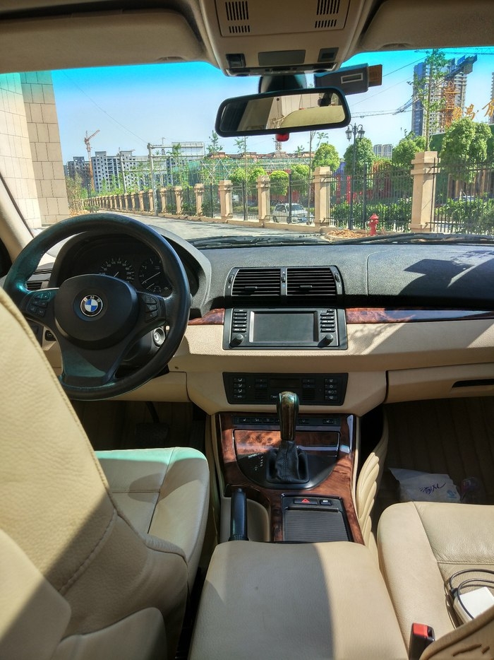 买宝马x53.0t真实油耗多少,老款宝马x530万公里能值多少钱