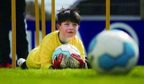 1分钟快速提升球员的足球基本功,你必须要学会的足球小技巧