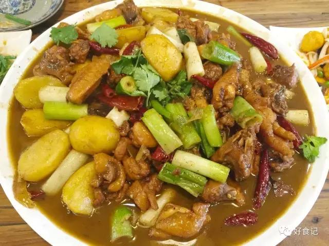 土豆和鸡一家亲，突然插了个杠子馍，这情况可就复杂了……