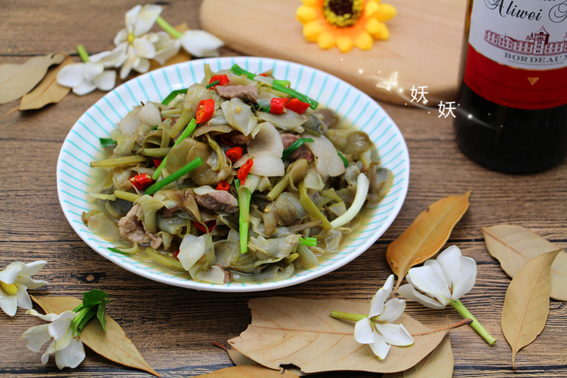 又到栀子花开的季节，城里人餐桌上又要多一道美味，降心火不烦躁