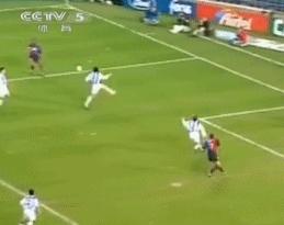 盘点绿茵场上精彩过人,比武打片还精彩的格斗比赛