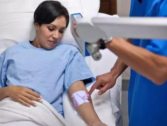 这个黑科技能照亮你的血管，让护士好好地给你扎针！