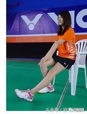 羽毛球裁判24种手势教学,羽球发球违例怎么办