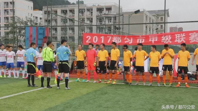 绿茵场上青春飞扬原唱,警队健儿展雄风