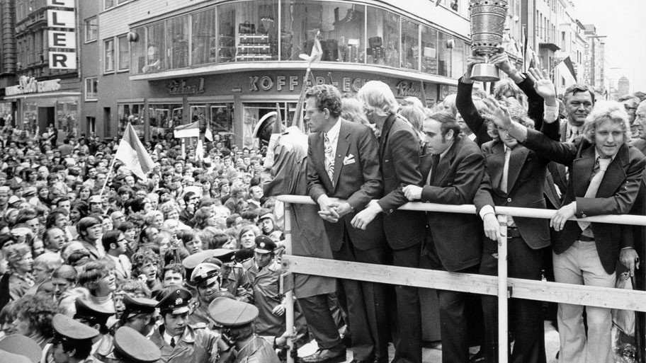 沙尔克04队徽演变,沙尔克04曾经辉煌