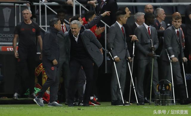 足球漫画四幅图,足球漫画一口气看完