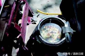 酒泉人王仁德的修鞋摊是*意民**街的“新闻会客厅”