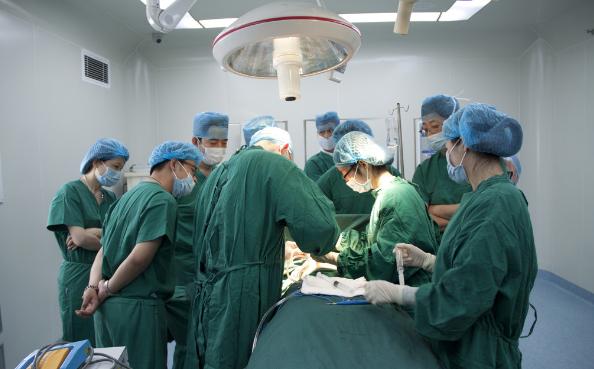 孕妇五个月见红着急去医院么,孕五个月见红医生开了止血保胎药