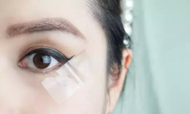 奥黛丽赫本妆教程,如何化妆赫本妆