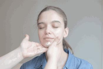 男生脸上长痘痘咋办用什么化妆品,男生脸上长痘痘怎么办用什么药