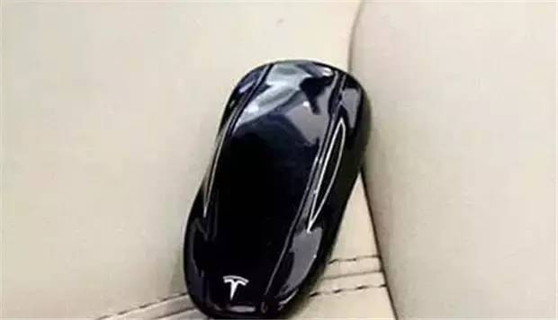 这些汽车品牌的实力我也是服了，用起螺丝刀当汽车钥匙