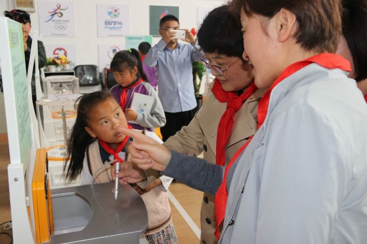 西宁市康南园山小学第二届“美艺相伴”艺术节之科技艺术体验活动