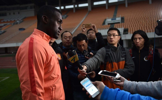 马丁内斯哭着谈决赛,马丁内斯采访扑单刀