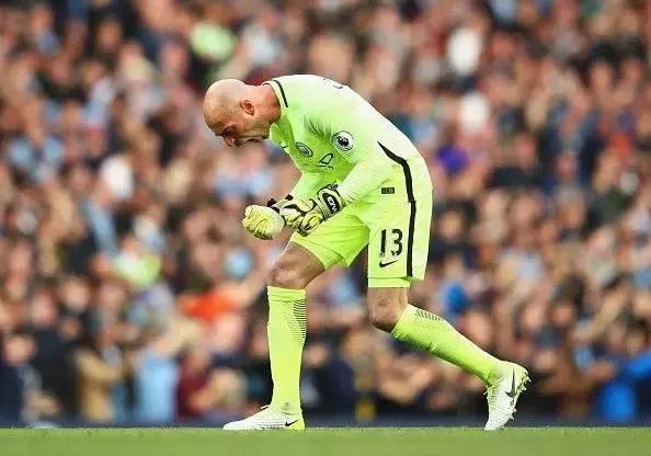 他们都穿什么篮球鞋,他们穿什么衣服翻译