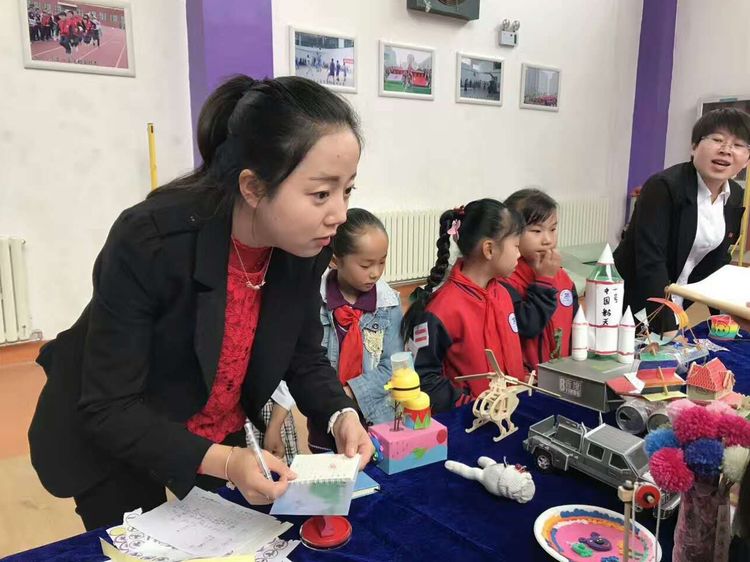 西宁市康南园山小学第二届“美艺相伴”艺术节之科技艺术体验活动