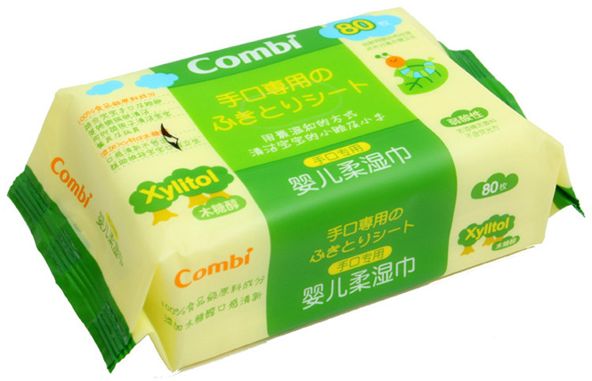 别总是给宝宝用湿巾纸,老用湿巾给宝宝洗脸