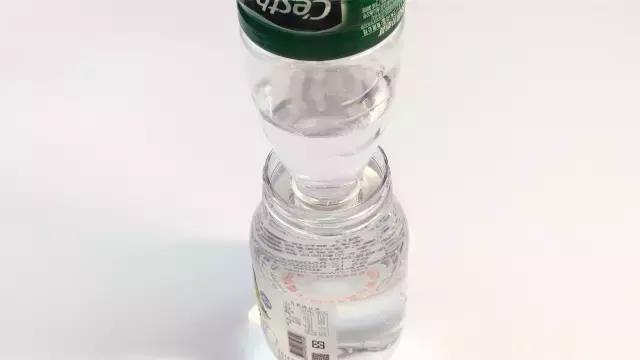 科学小实验吸管隔空取水,水瓶上插吸管小实验什么原理