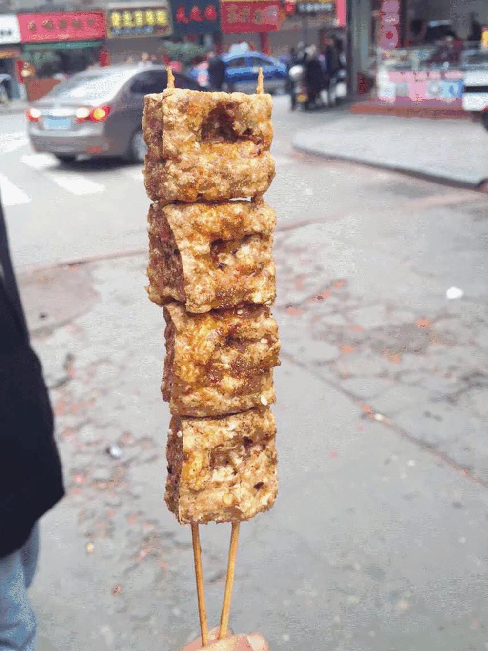 这家20年老店从一块钱的臭豆腐开始卖，如今赚了几套房