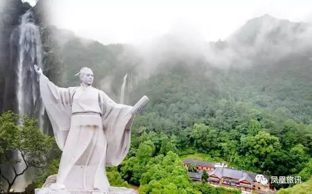 这座欧洲小城有个奇特壁画,这座中国魔幻建筑又把老外惊呆了