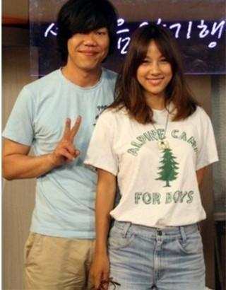 学长约我去操场不出去玩,学长和学弟第一次碰面