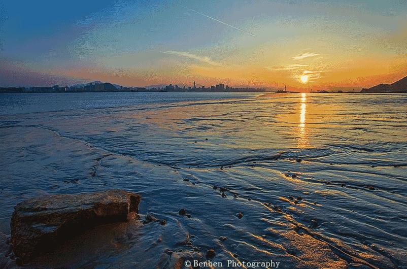 这座欧洲小城有个奇特壁画,这座中国魔幻建筑又把老外惊呆了