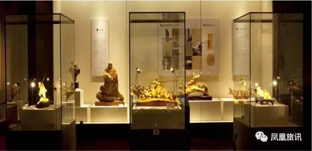 这座欧洲小城有个奇特壁画,这座中国魔幻建筑又把老外惊呆了