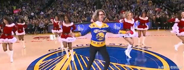 中国大妈在球场跳广场舞，美国大妈却成了勇士啦啦队长！