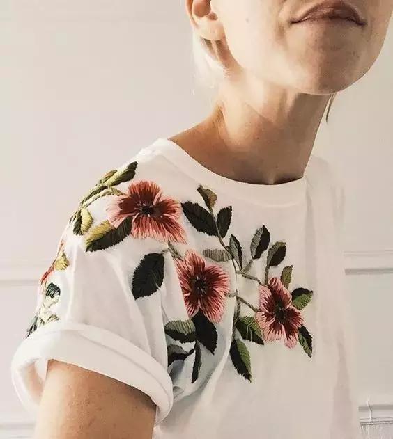 衣服破了个小洞怎么补无痕迹,衣服破了一个特别小的洞